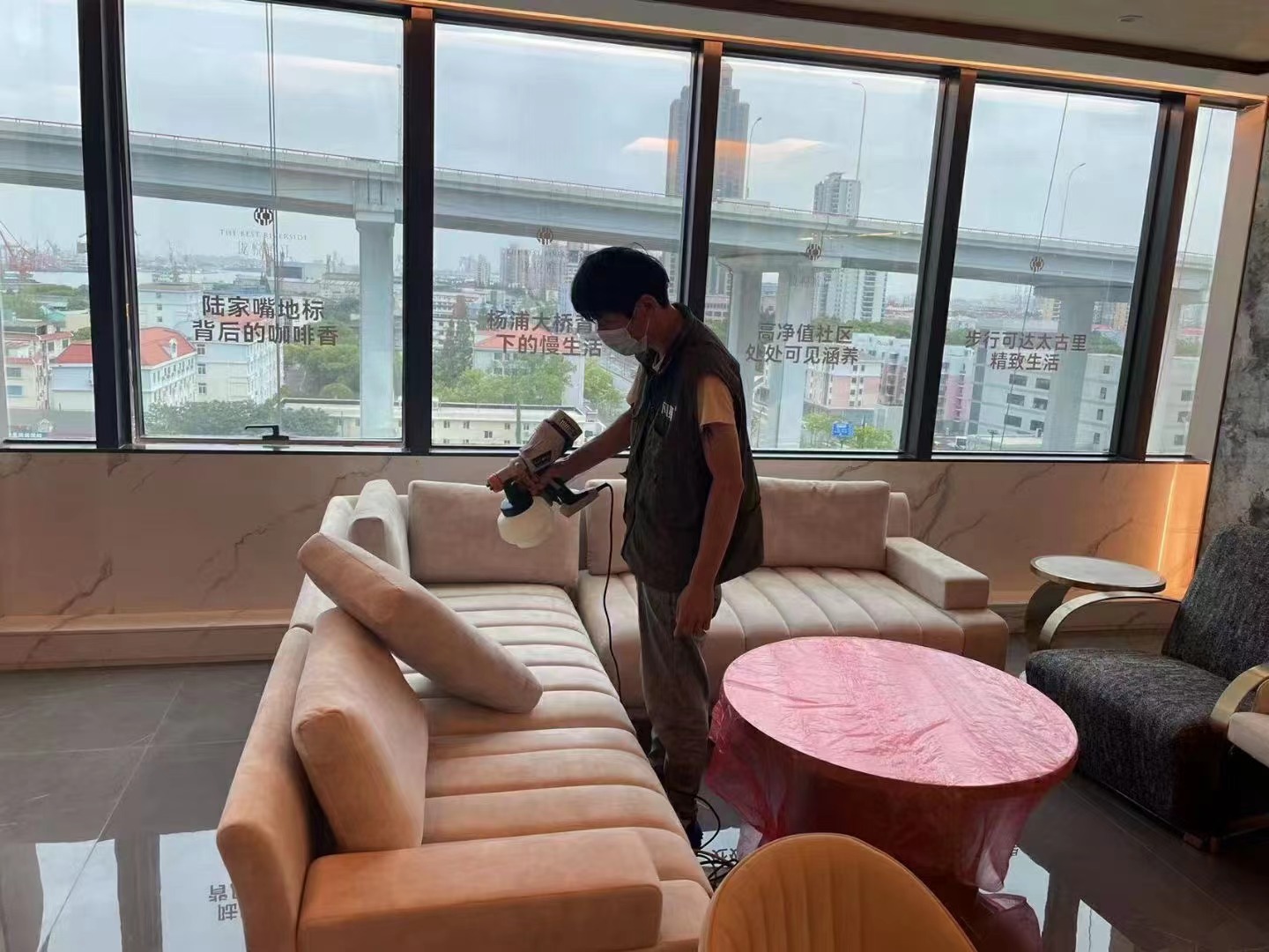 窗簾含有甲醛嘛？窗簾異味重是什么原因引起的